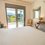 Villa Syndriani - 5 Bedroom *