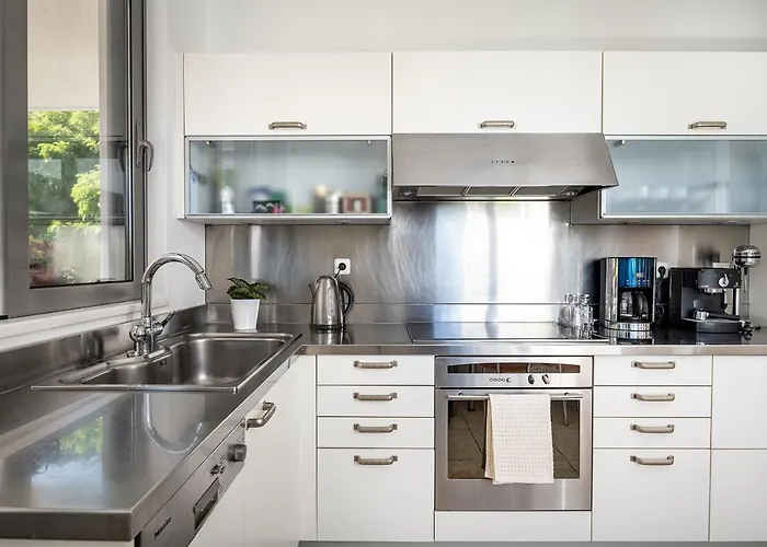 Syndriani - 5 Bedroom *