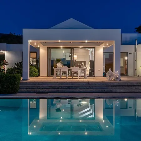 Syndriani - 5 Bedroom Vila