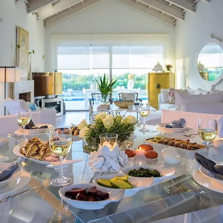 Syndriani - 5 Bedroom Vila