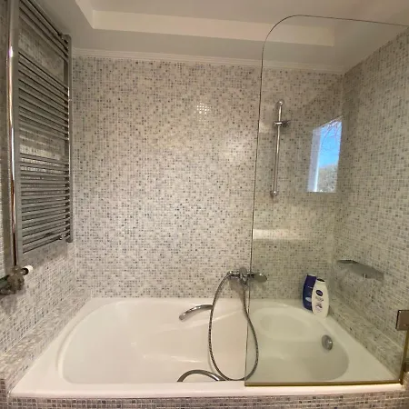 Syndriani - 5 Bedroom Вілла *