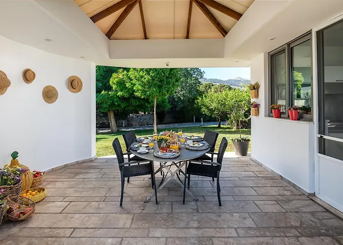 Syndriani - 5 Bedroom Vila Kos