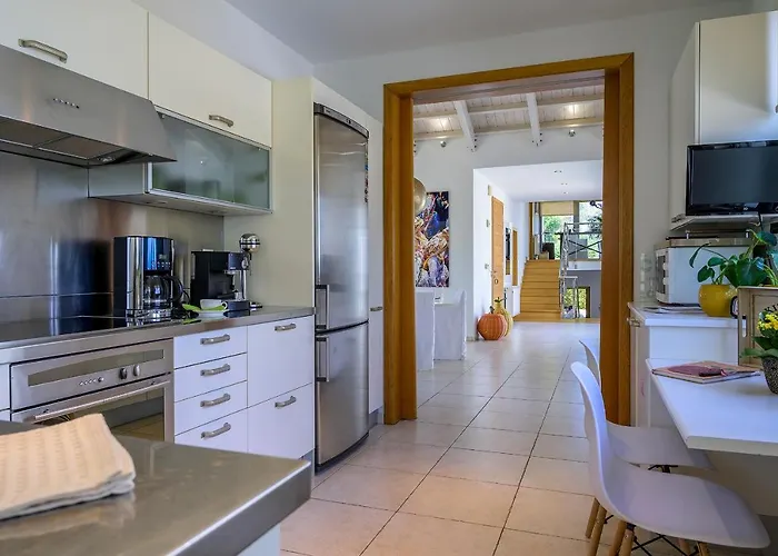 Syndriani - 5 Bedroom Vila