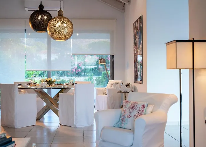 Syndriani - 5 Bedroom *