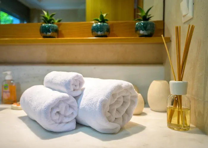 Syndriani - 5 Bedroom Vila Kos