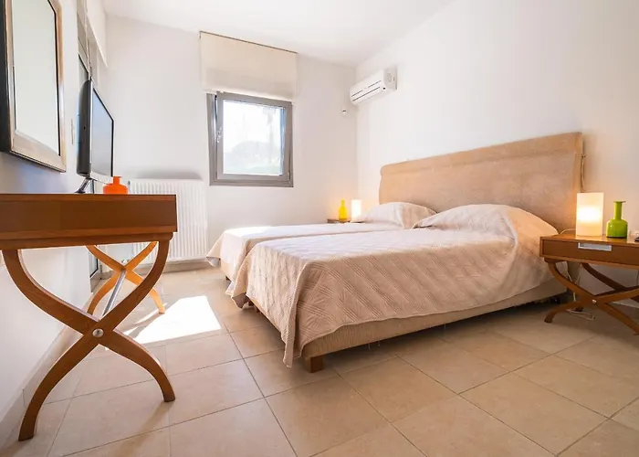 Syndriani - 5 Bedroom Vila