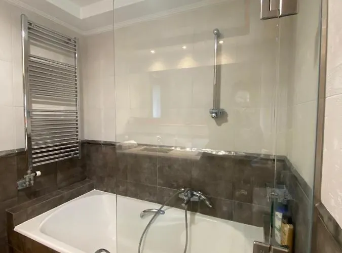 Syndriani - 5 Bedroom *